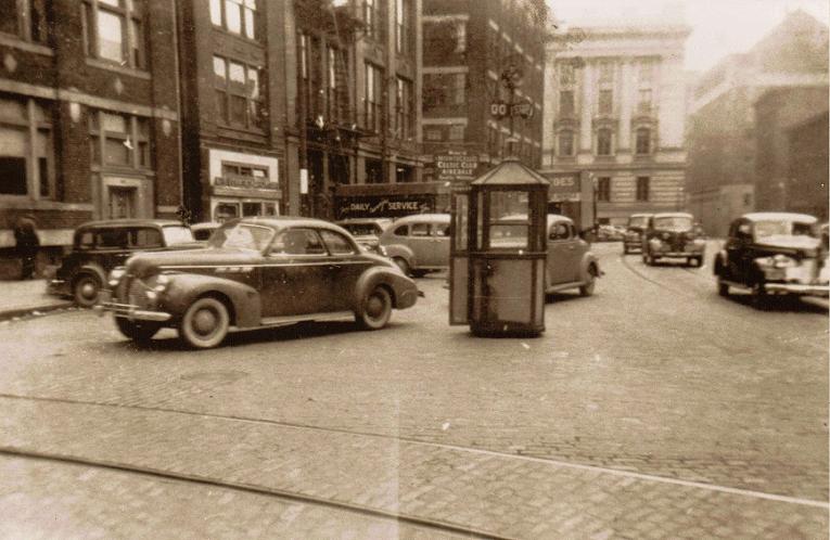 Kiosk South Lombard 1